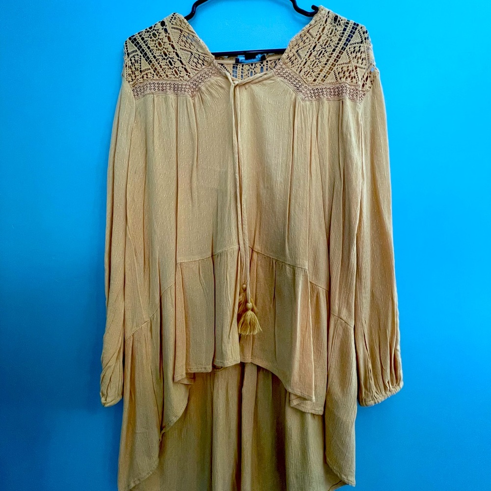 American Eagle long sleeve lace puff top
